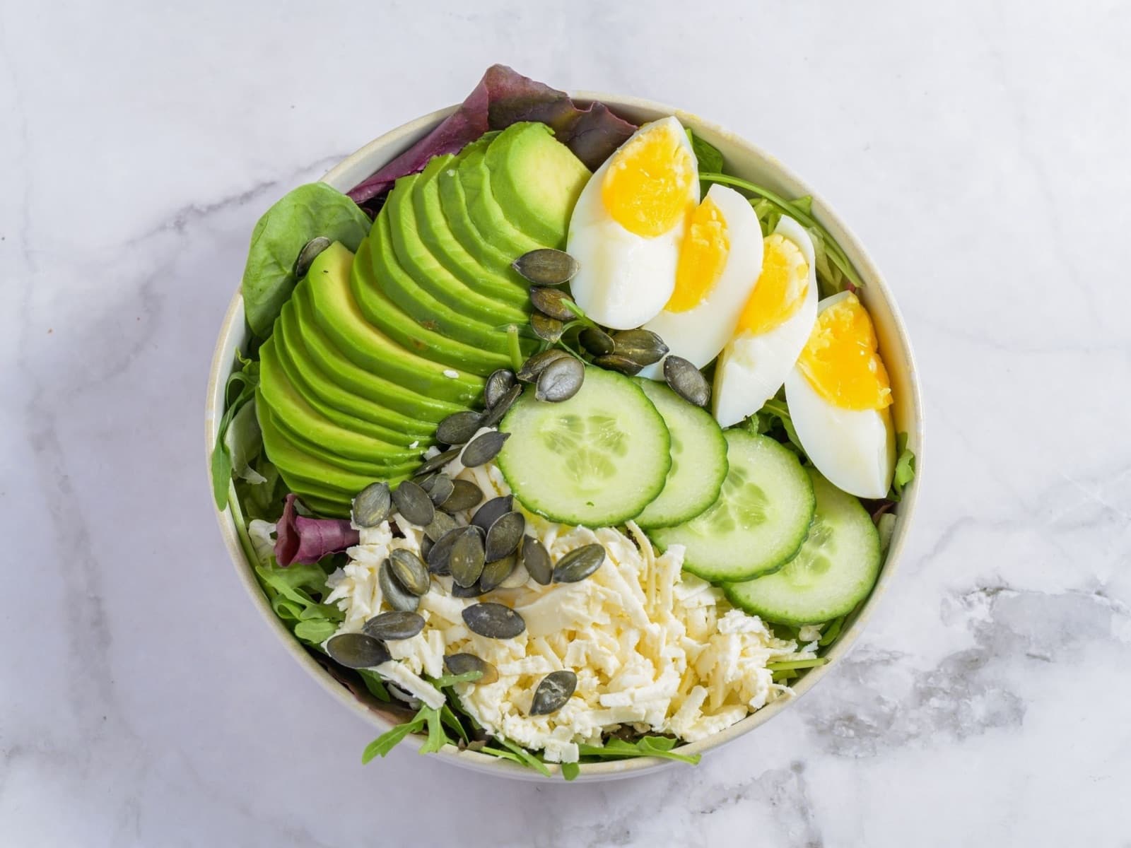 Keto Avocado Bowl von oben