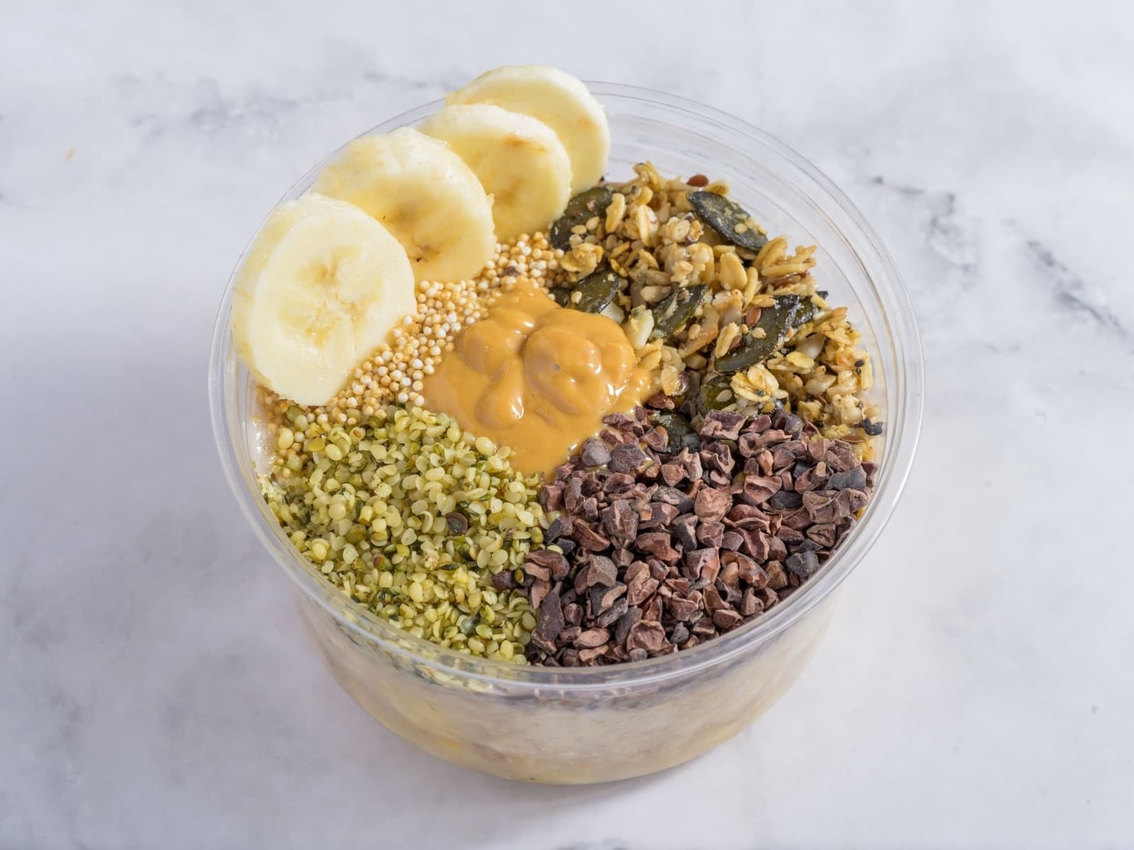Overnight Protein Oats mit Banane und Toppings